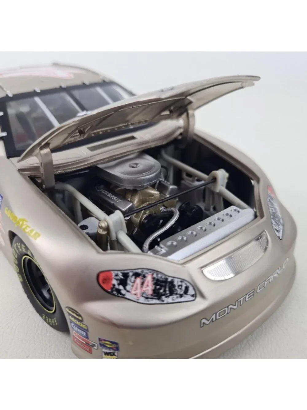 Team Caliber 1:24 Diecast GMAC Racing 2005 Monte Carlo #44 Terry Labonte E16